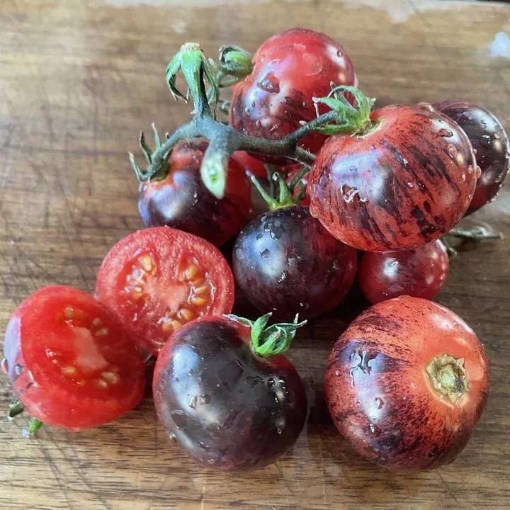 Black Strawberry Tomato Seeds