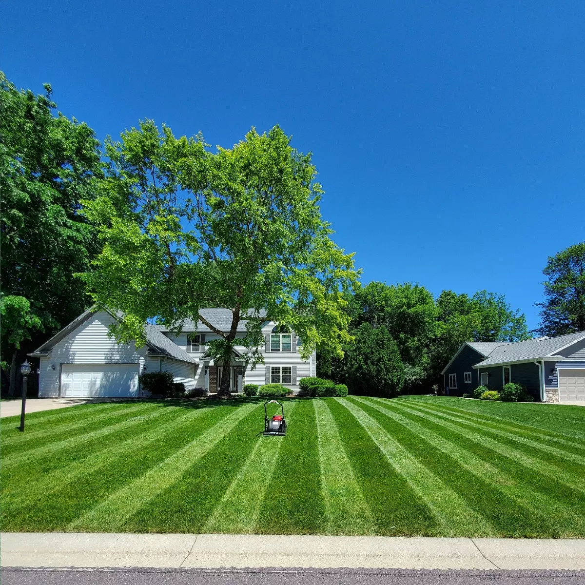 Generation 3 Universal Lawn Stryper - Lawn Striping System for Most 20-22" Gas & Battery-Powered Mowers