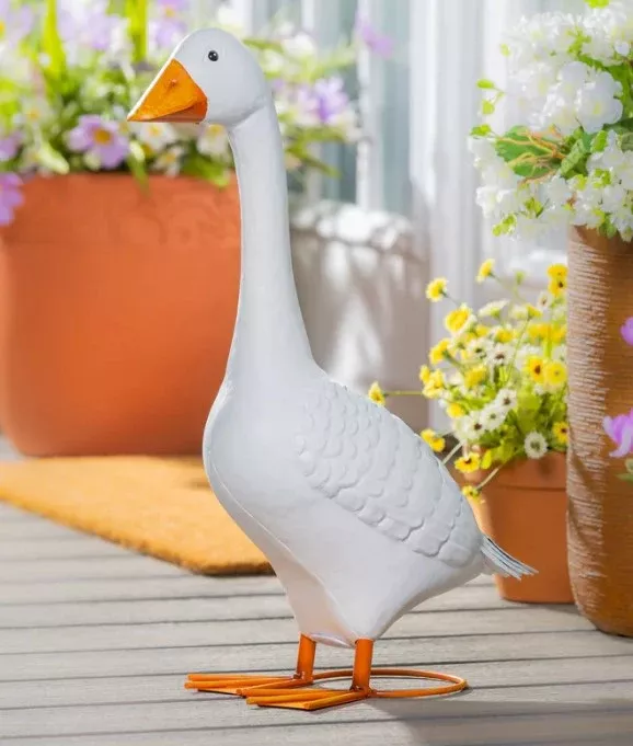 Giddy the Porch Goose