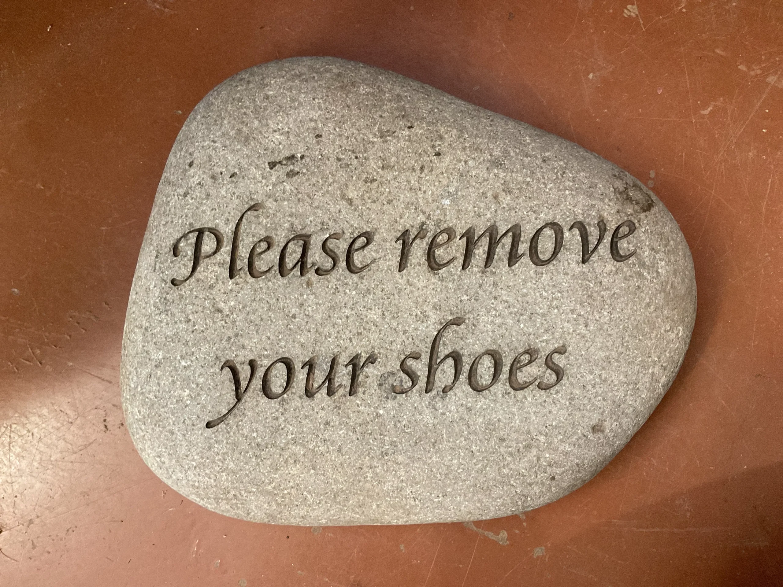 Large Saying Rock - Please remove your shoes