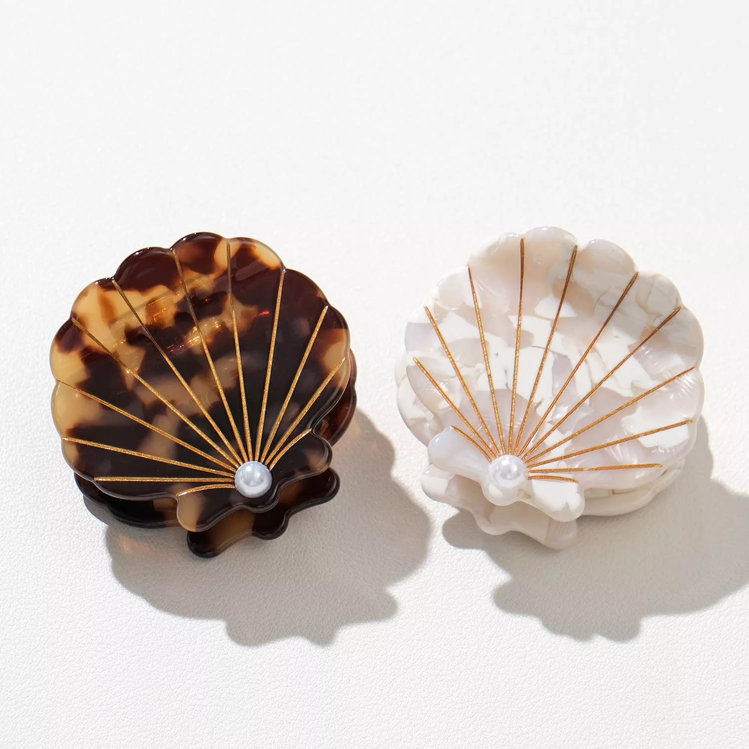 Pearl Vintage Snow Seashell Claw Clip