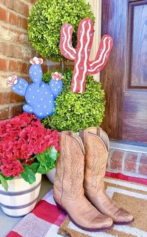 Red & Blue Cactus Yard Stakes