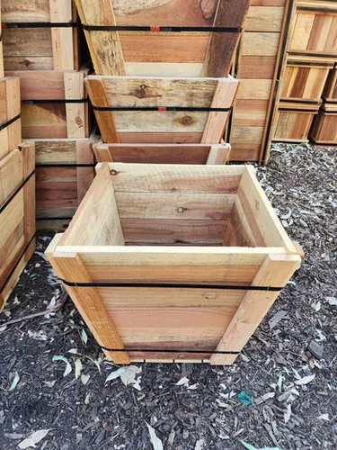 Wooden planter box 20 inch