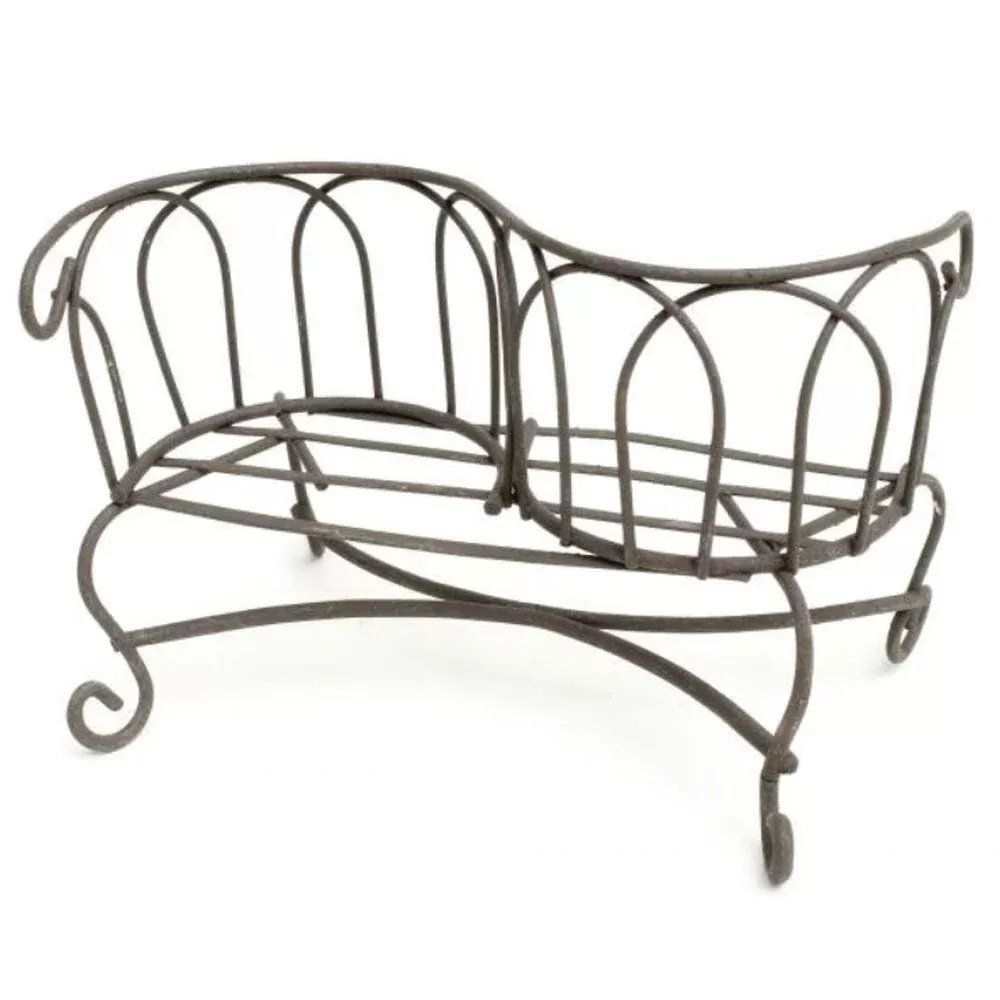 Woodland Knoll, Miniature Lover's Bench